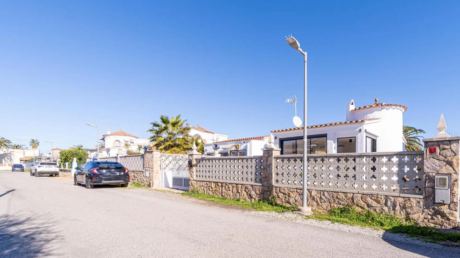 Apart-Rent Casa Alberes 0009 Empuriabrava 0*,  Spain